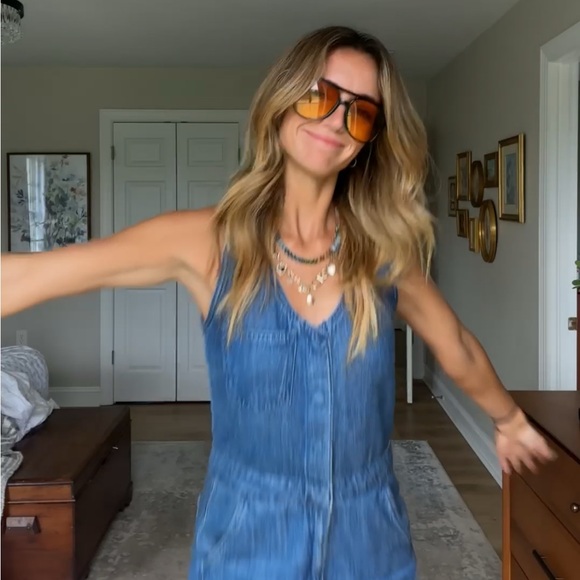 Meet your Posher, Chrissy - Picture 1 of 1